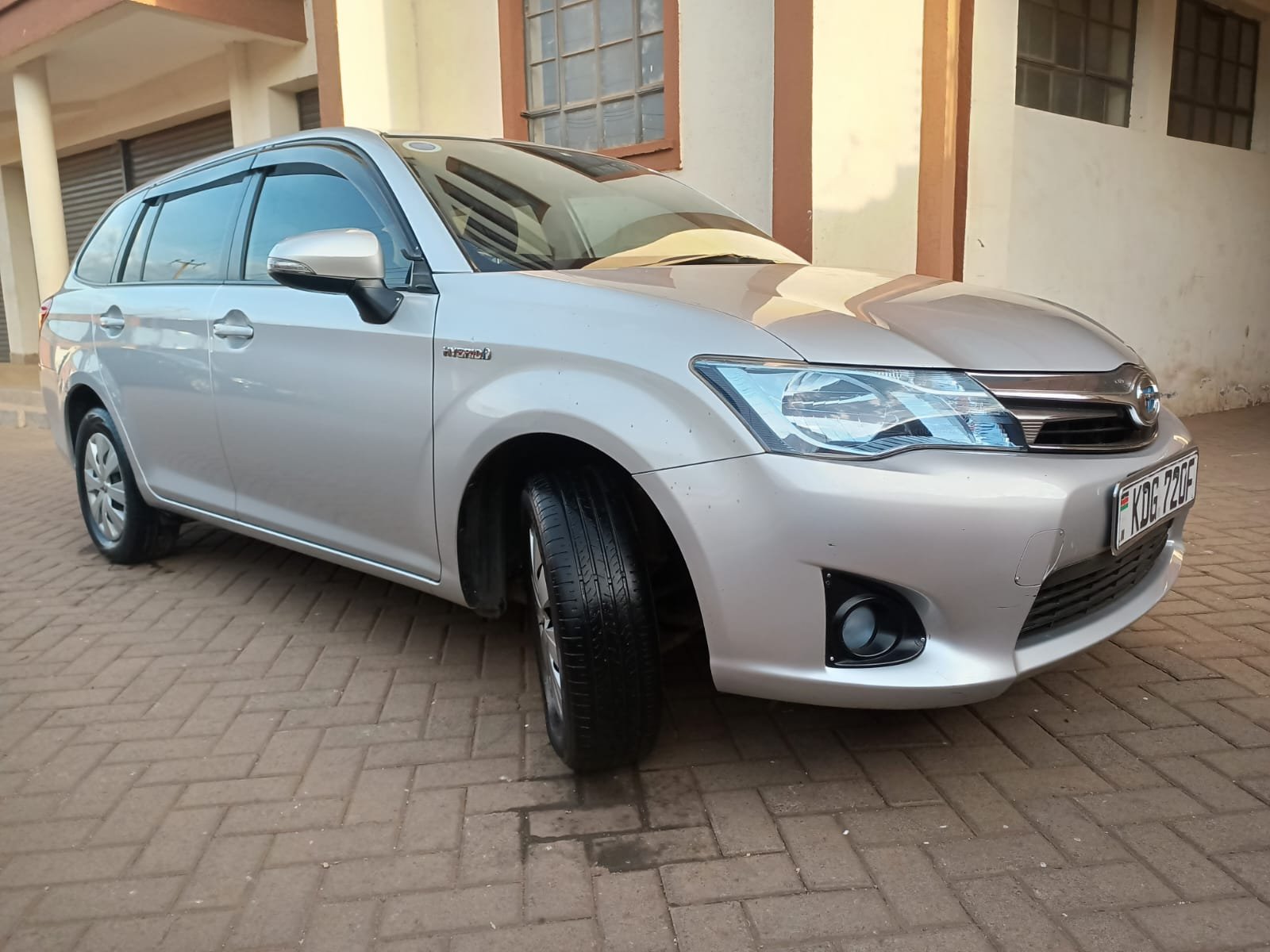 Toyota Fielder Hybrid 2014