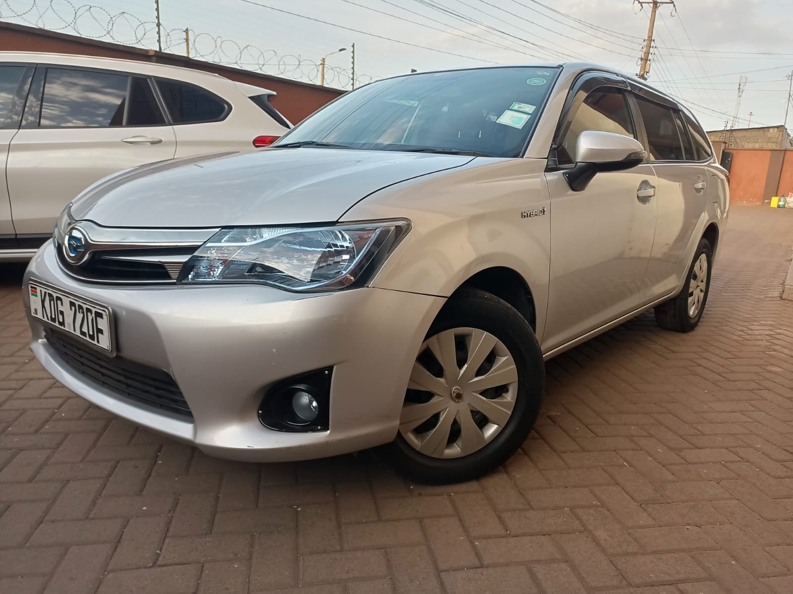 Toyota Fielder Hybrid 2014