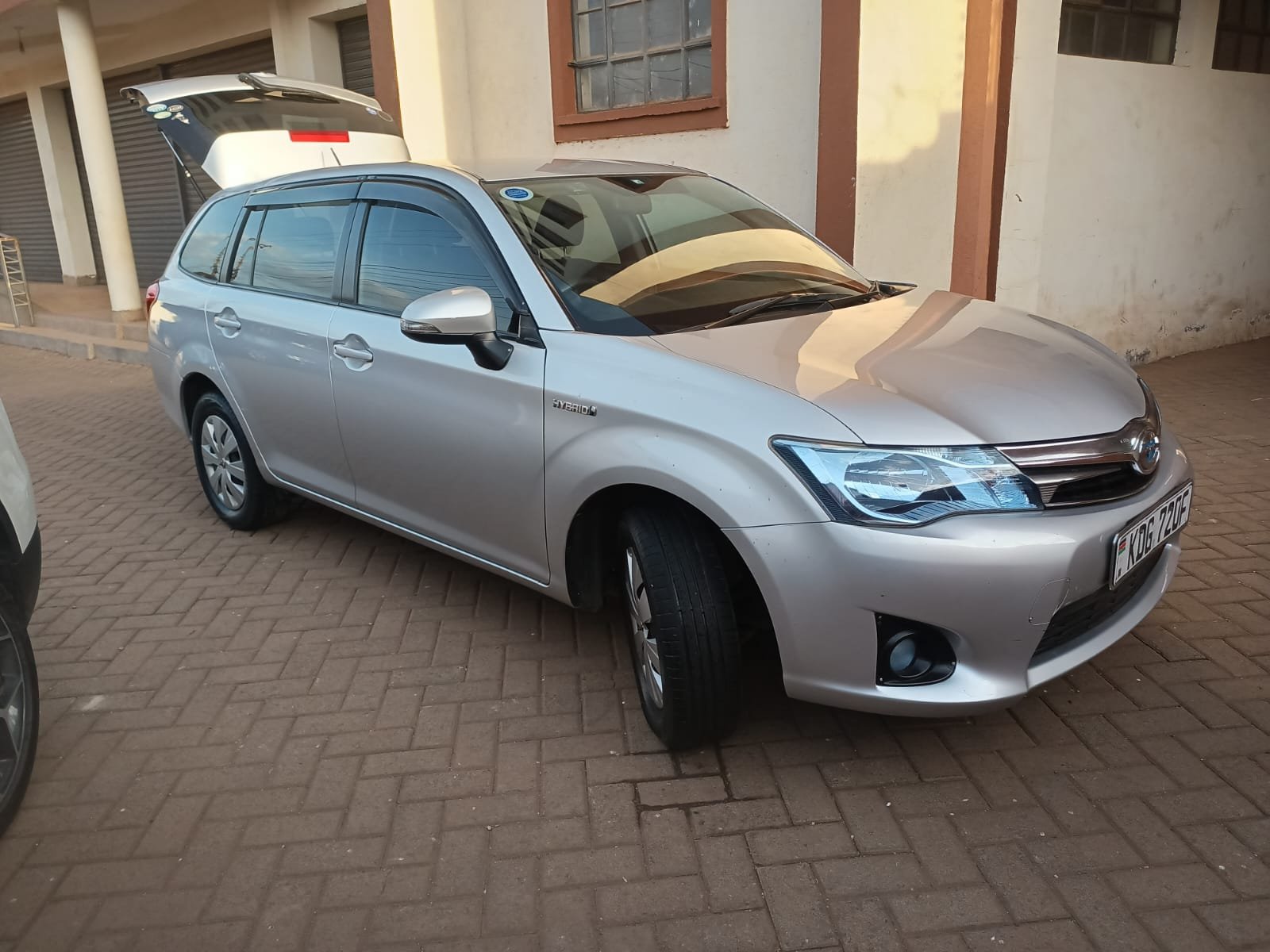 Toyota Fielder Hybrid 2014