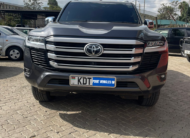 Toyota Land Cruiser LC300 Sahara 2024