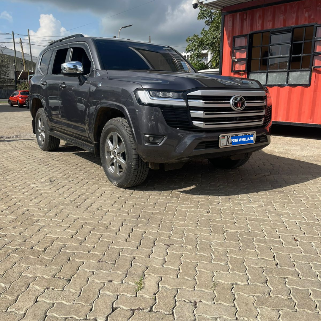 Toyota Land Cruiser LC300 Sahara 2024