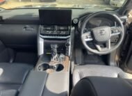 Toyota Land Cruiser LC300 Sahara 2024